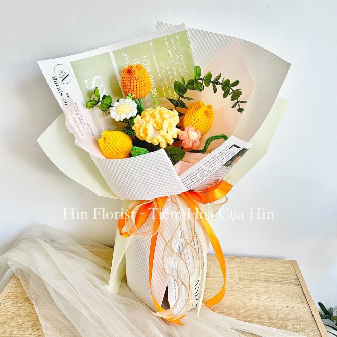 bó hoa đan len cam vàng