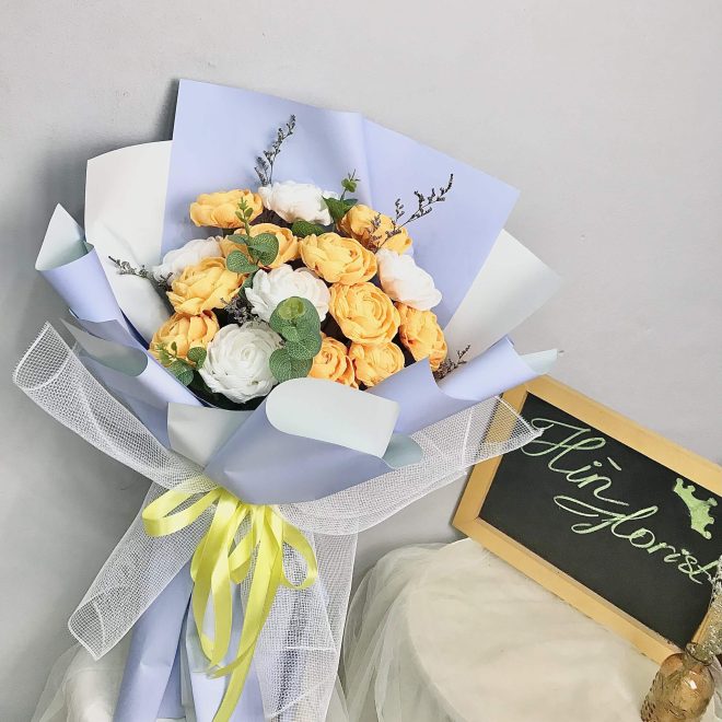 bó hoa giấy handmade vàng trắng
