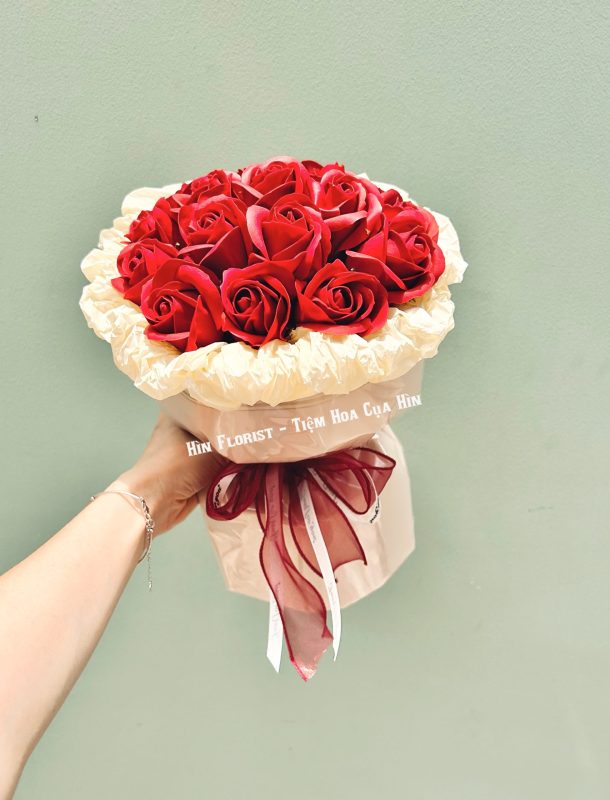 bó hoa sáp đỏ nhỏ xinh