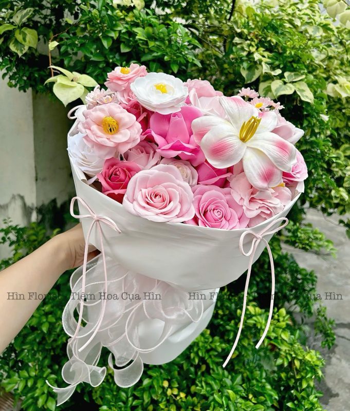bó hoa sáp hồng gói trắng