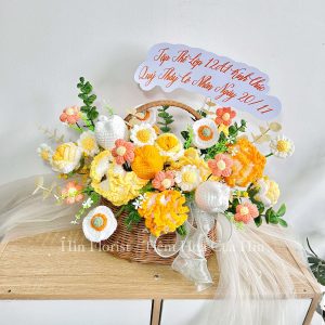 giỏ hoa len cam vàng