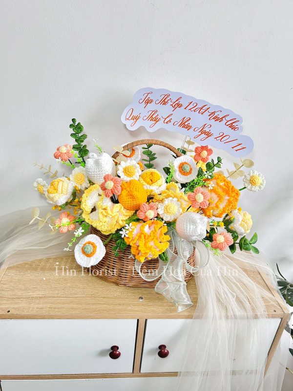 giỏ hoa len cam vàng