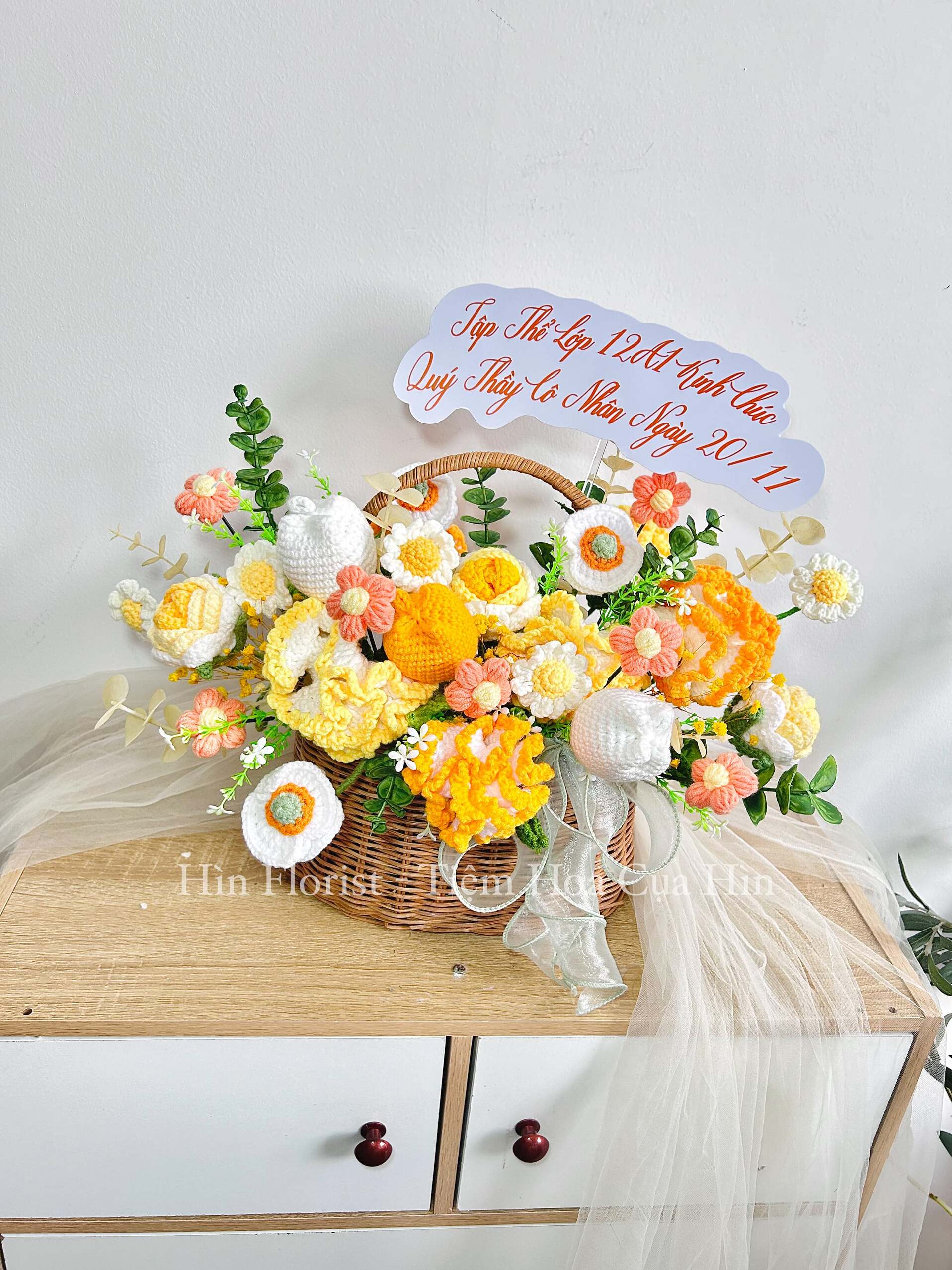 giỏ hoa len cam vàng giỏ hoa len cam vàng
