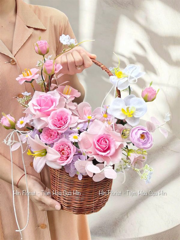 giỏ hoa sáp hồng mix lan