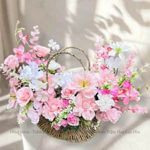 giỏ hoa sáp mix hoa lụa hồng trắng