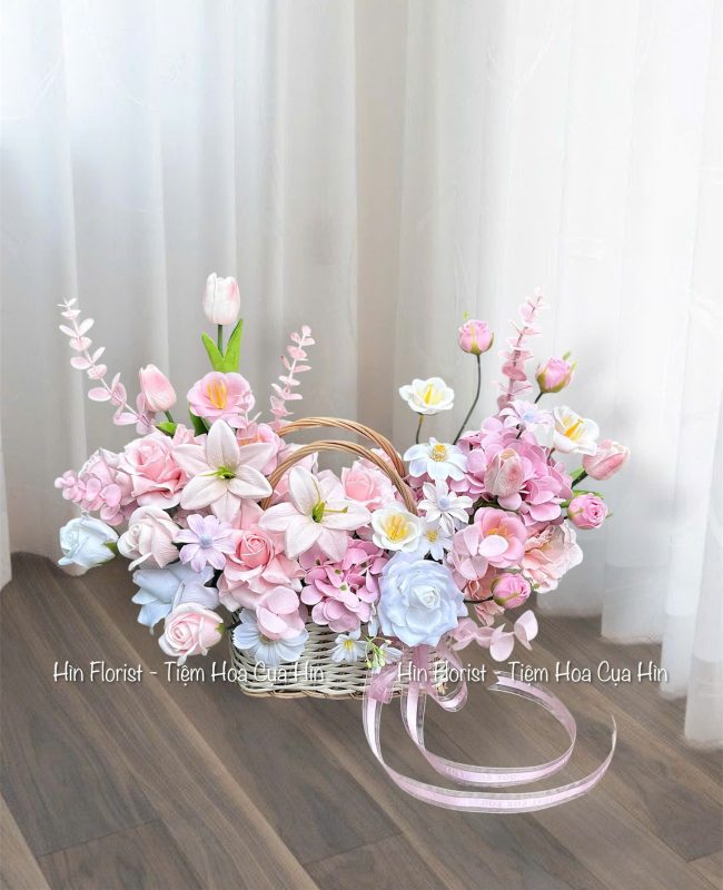 Giỏ hoa sáp mix hồng trắng