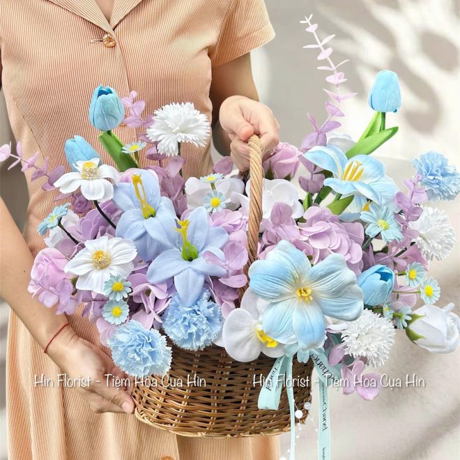 giỏ hoa sáp tím xanh pastel