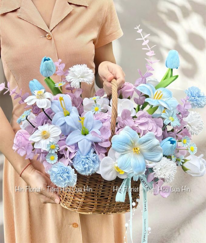 giỏ hoa sáp tím xanh pastel