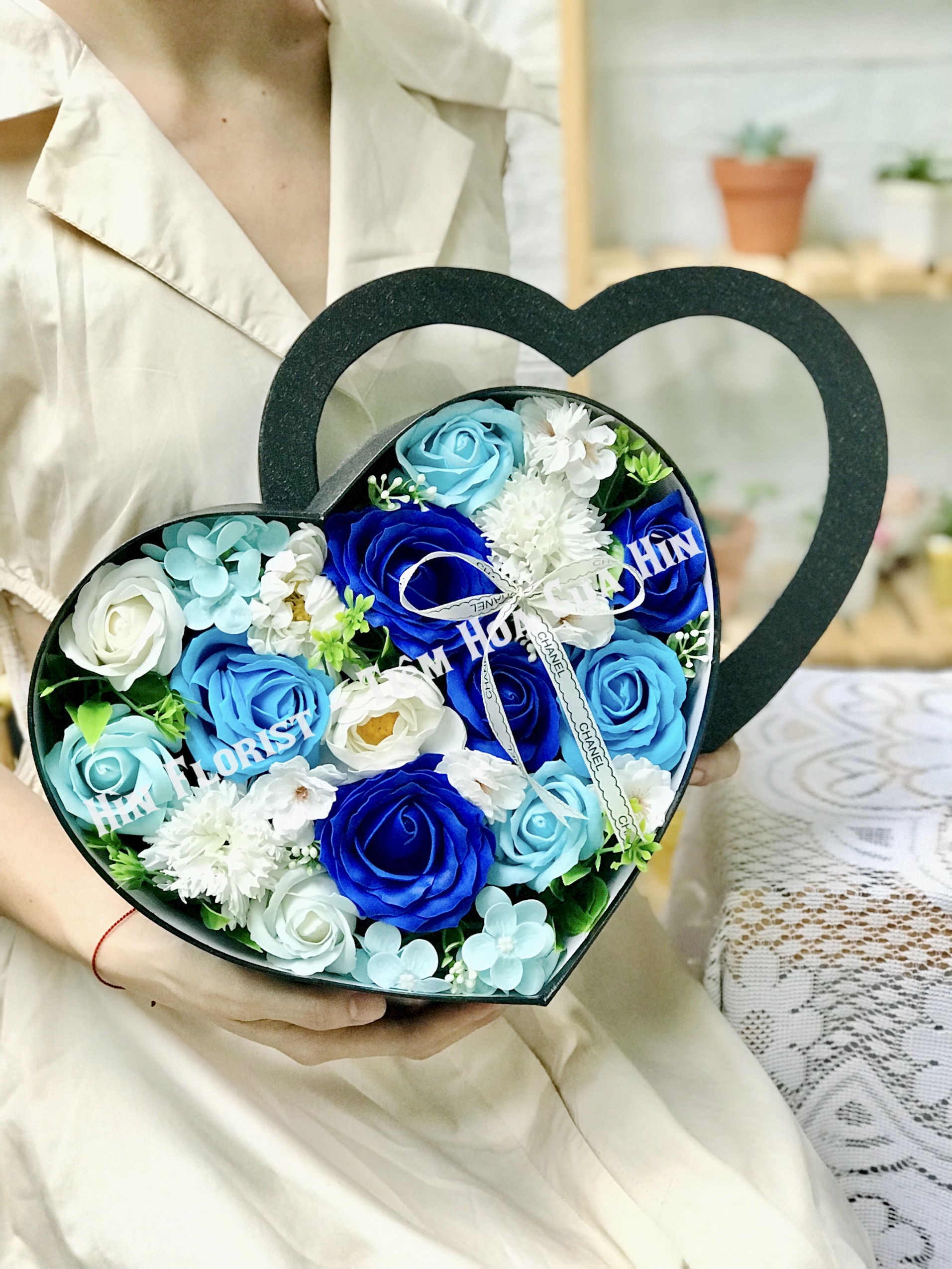hộp hoa sáp trái tim xanh hộp hoa sáp trái tim xanh