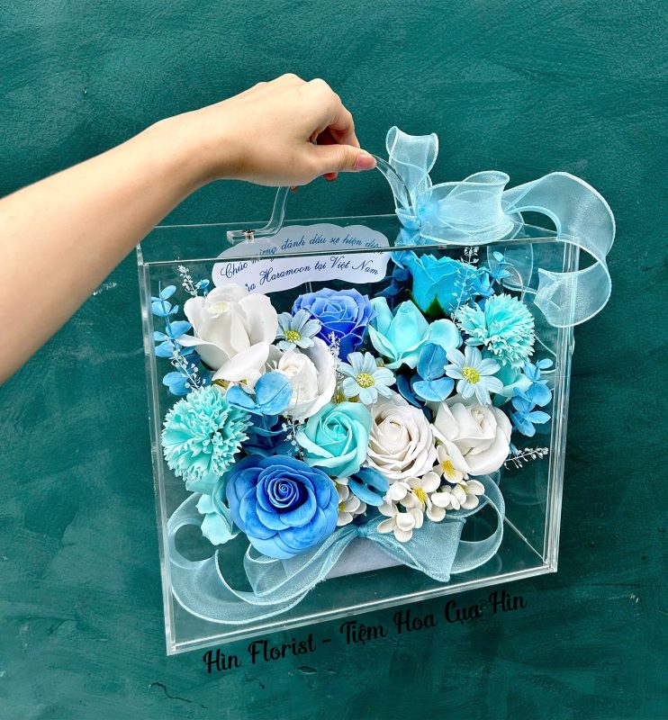 hộp hoa sáp trong suốt xanh