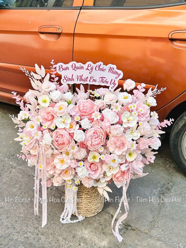 lẵng trụ hoa sáp hồng trắng