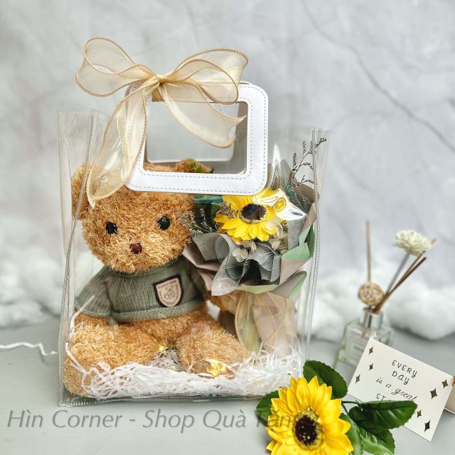 set quà hoa sáp gấu áo xám