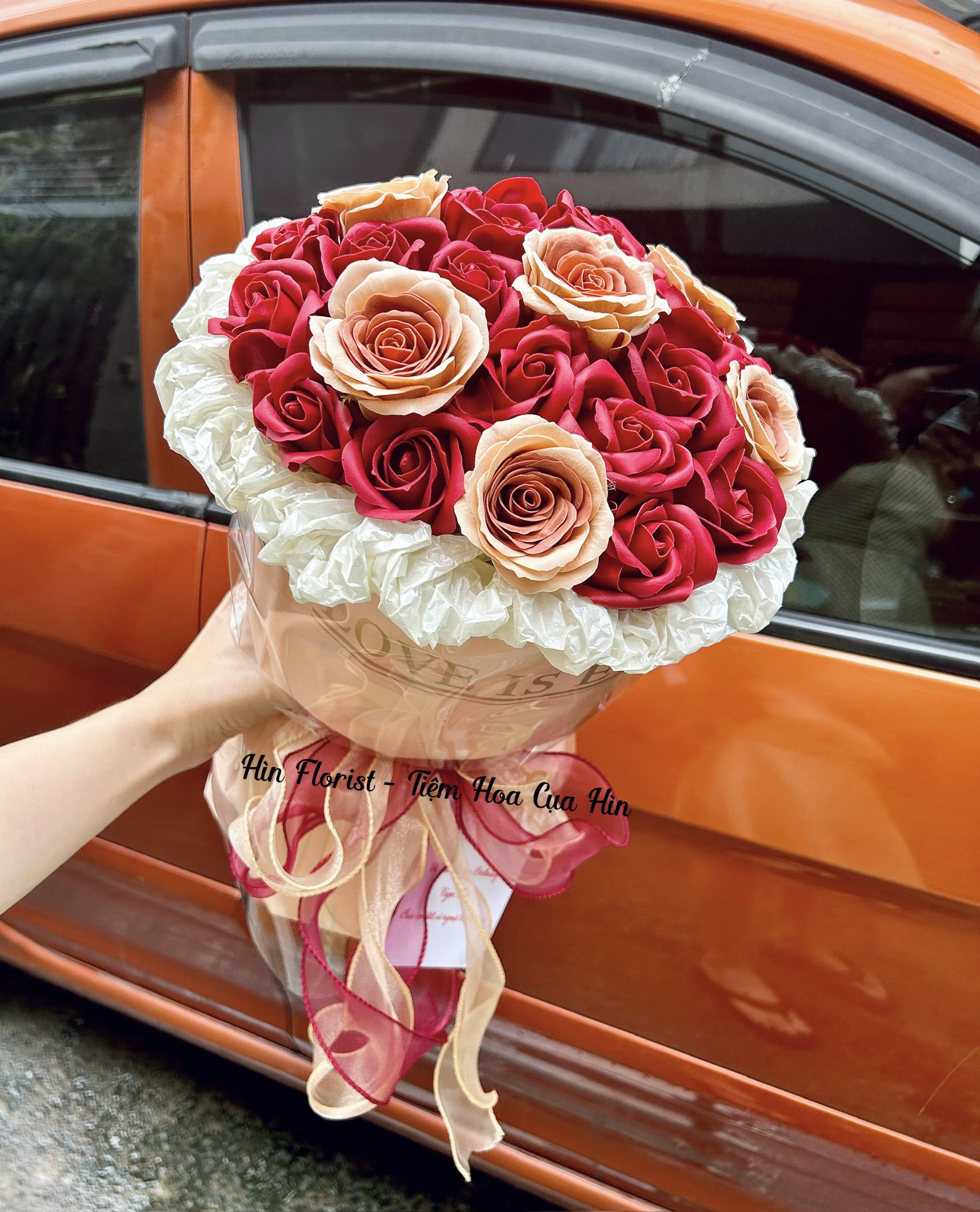 Bó hoa sáp đỏ cam Bó hoa sáp đỏ cam
